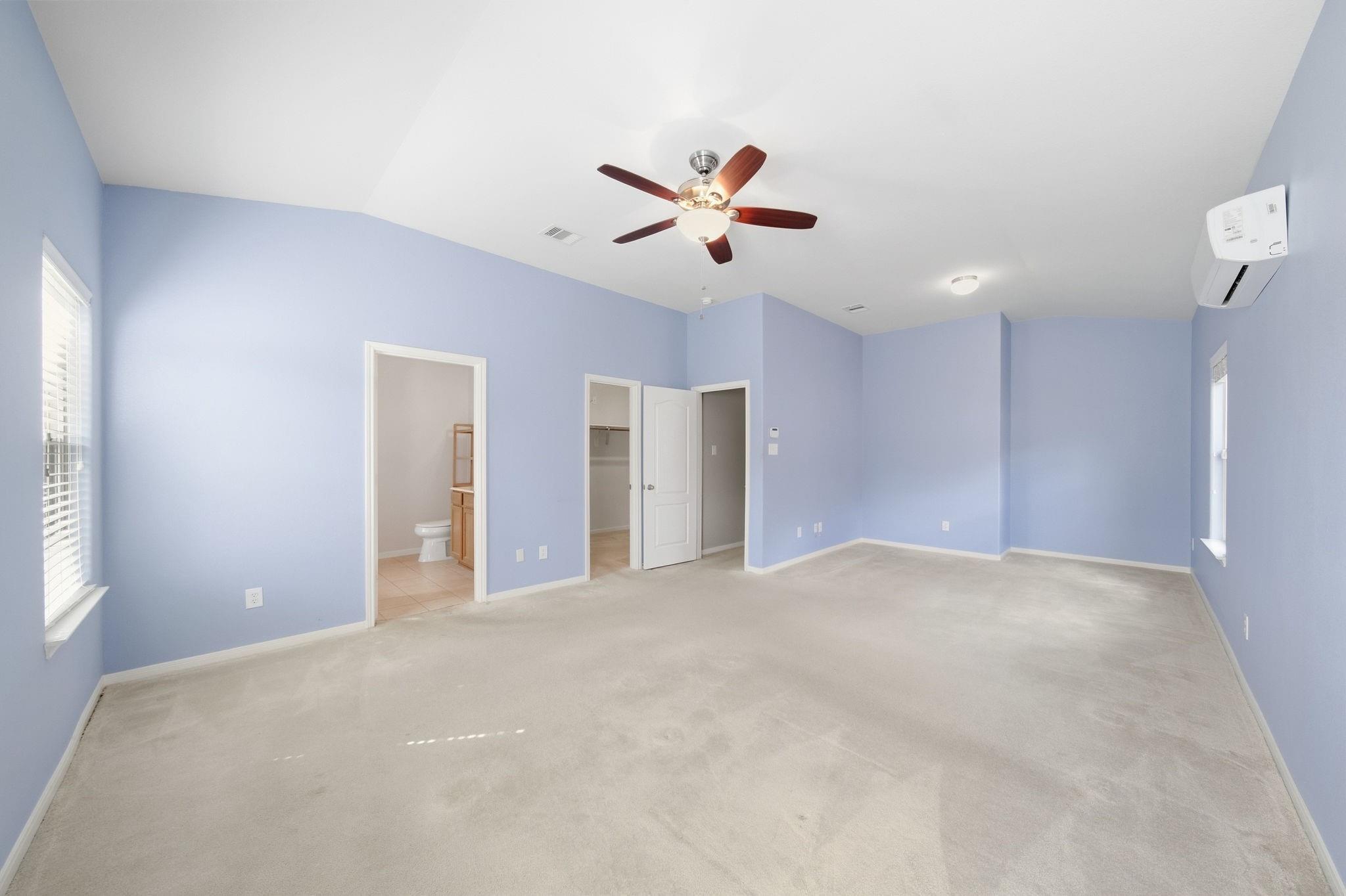 611 E Newport Bend Property Photo 21