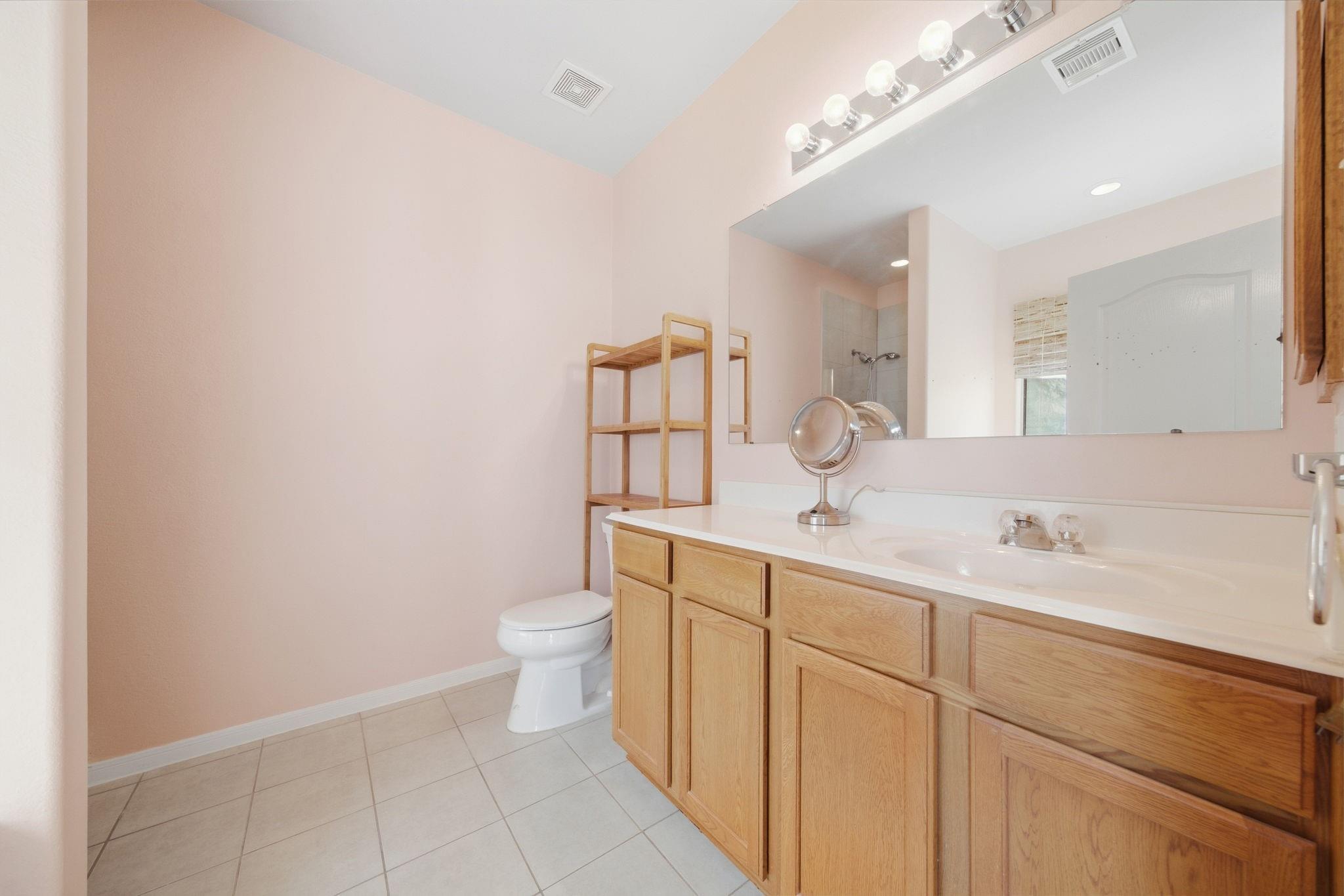 611 E Newport Bend Property Photo 22