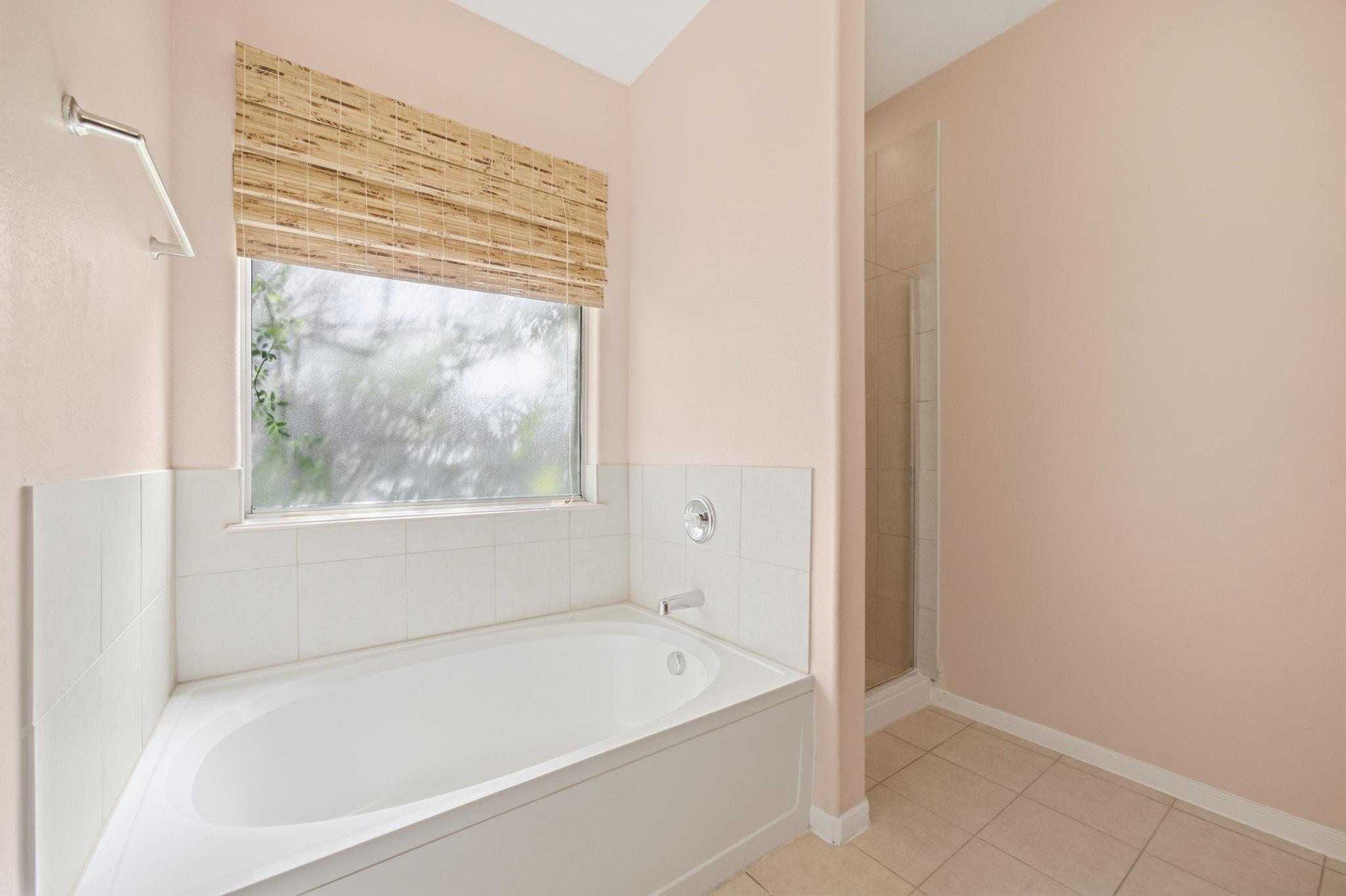 611 E Newport Bend Property Photo 24