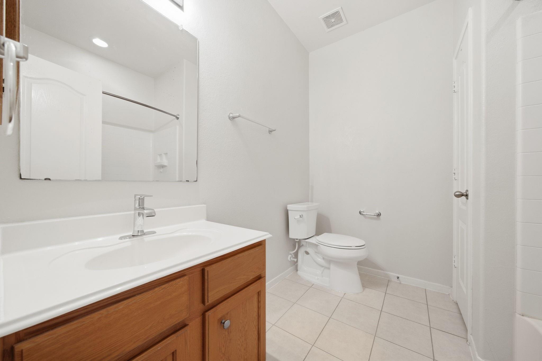 611 E Newport Bend Property Photo 27