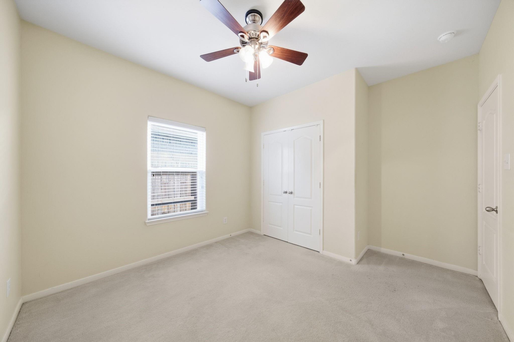 611 E Newport Bend Property Photo 29