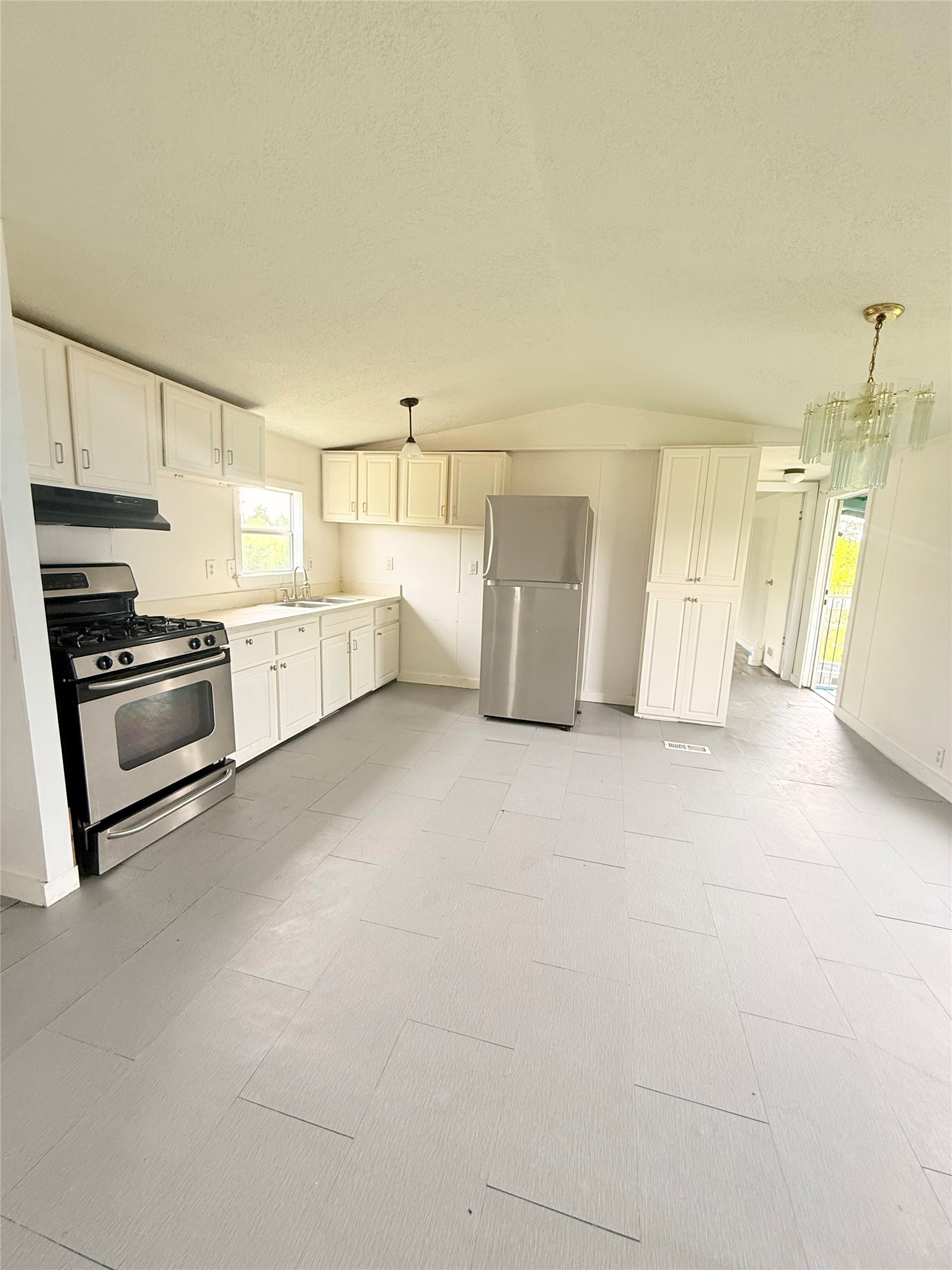 747 Road 5210 Property Photo 9