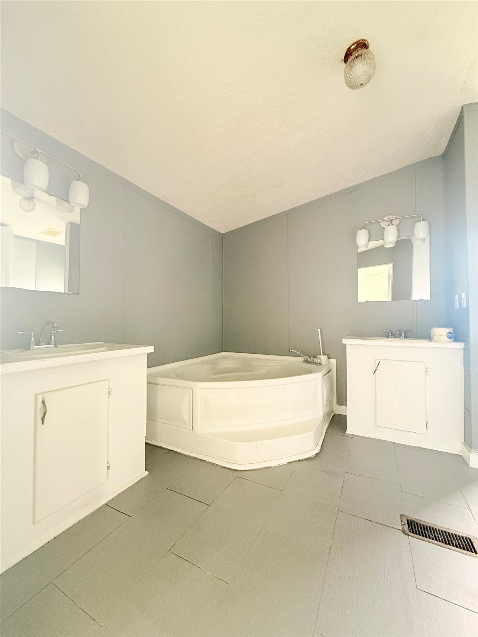 747 Road 5210 Property Photo 14