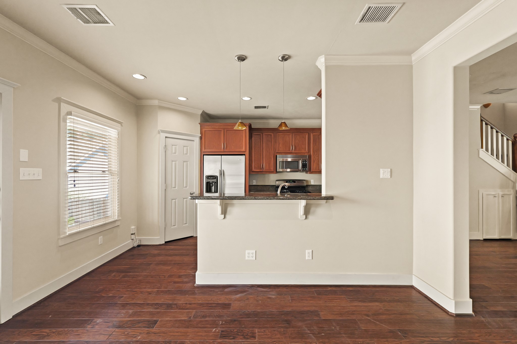 1053 W 16th Street Property Photo 13