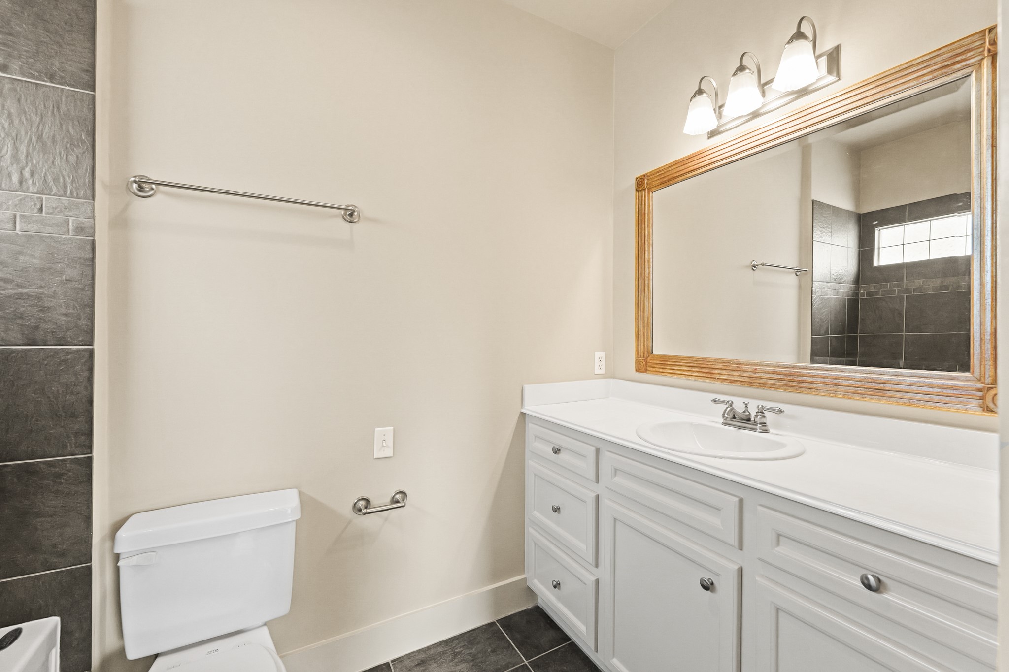 1053 W 16th Street Property Photo 24