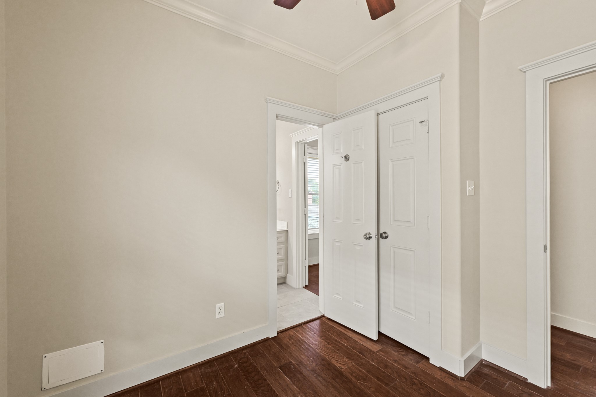 1053 W 16th Street Property Photo 29
