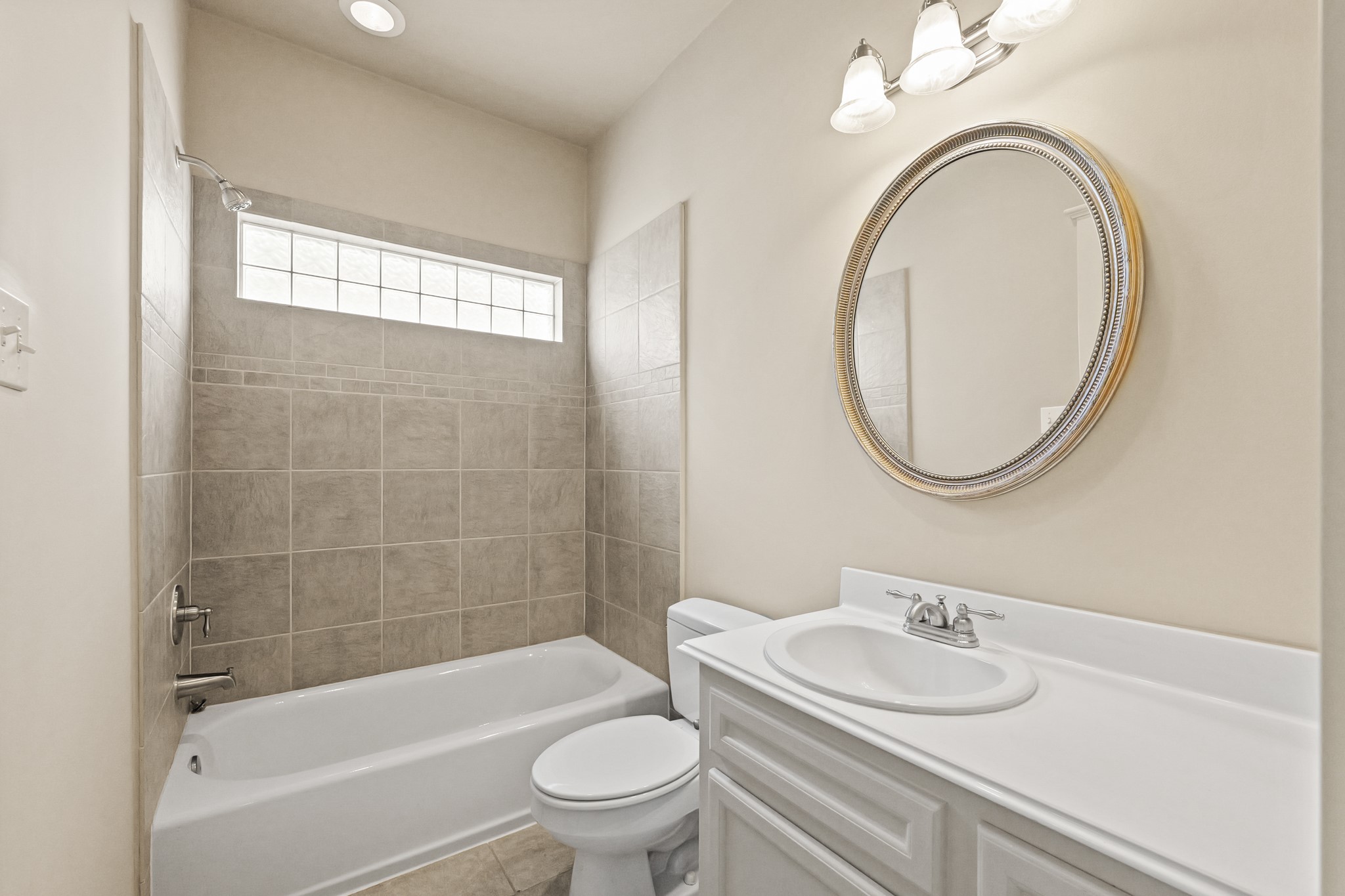1053 W 16th Street Property Photo 34
