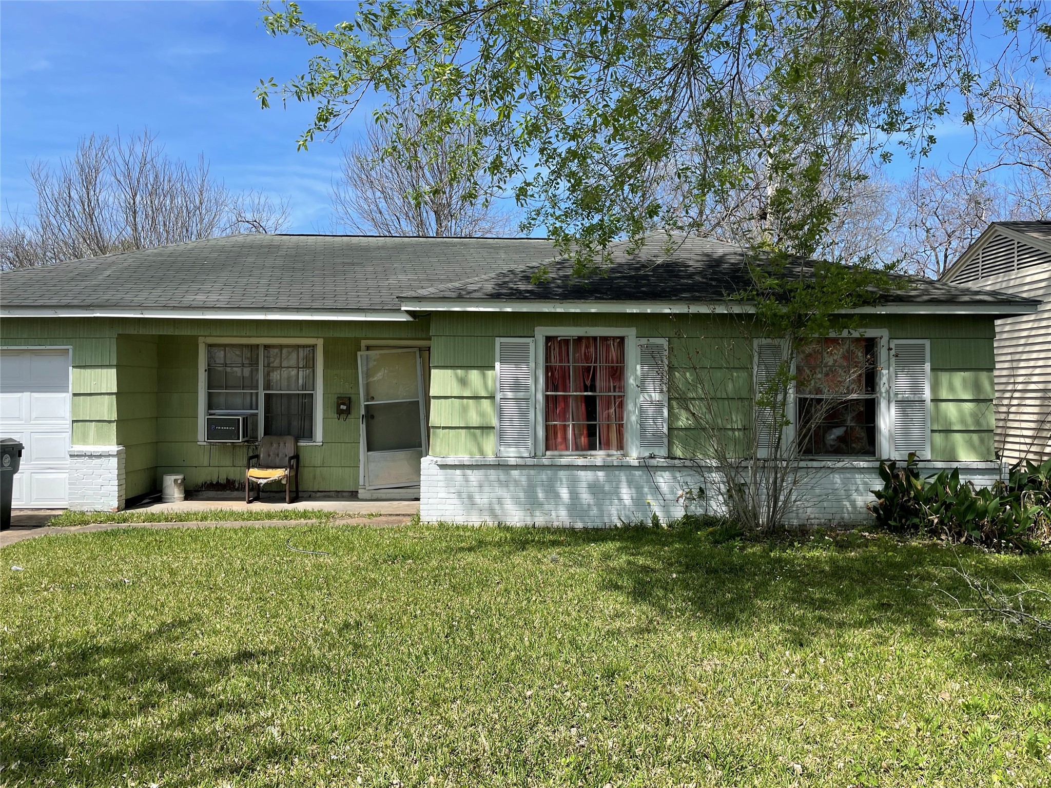 5543 Lakefield Drive Property Photo 1