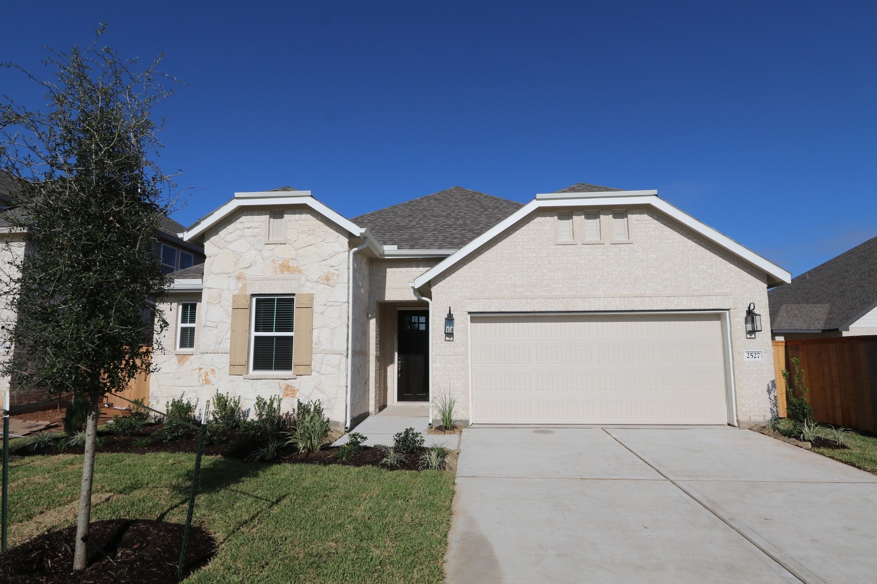 2527 Good Morrow Drive Property Photo 2