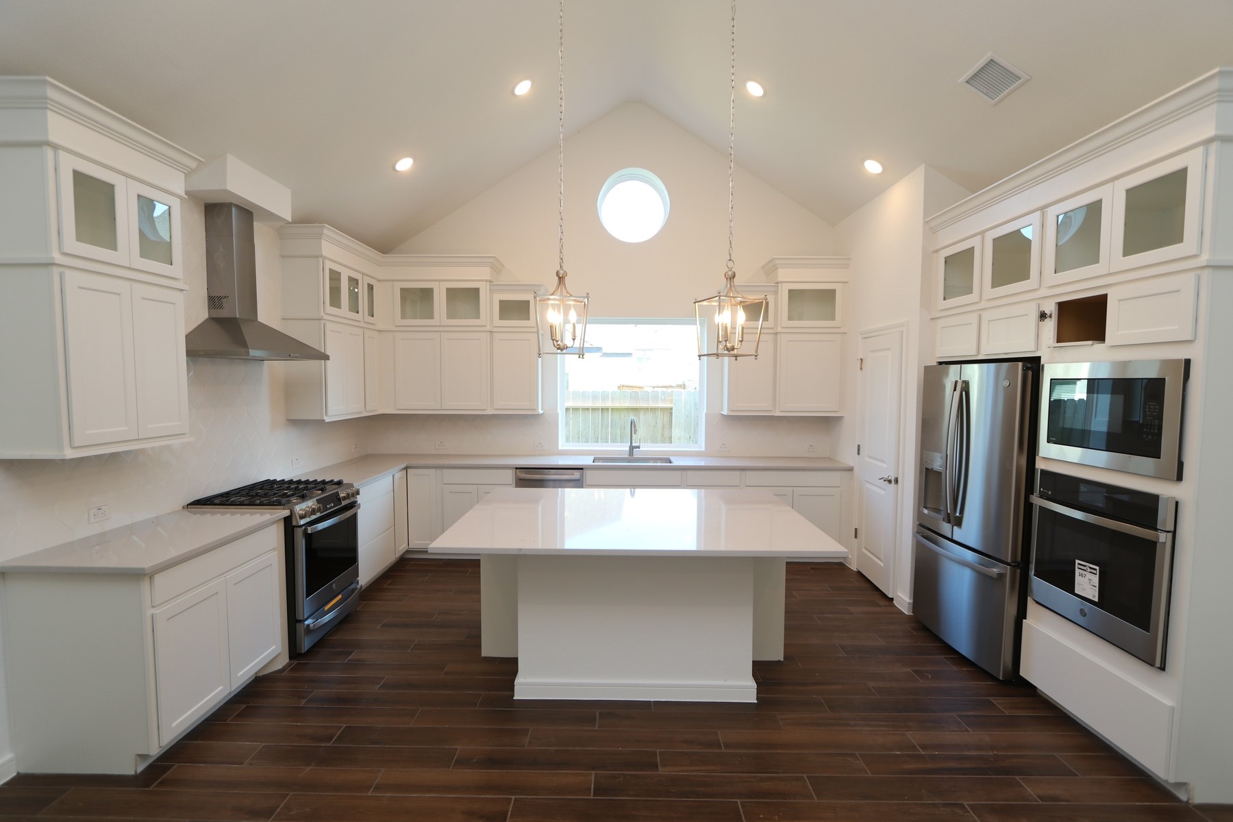 2527 Good Morrow Drive Property Photo 3