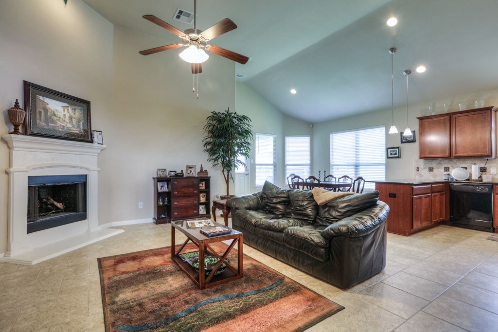 8706 Alicia Drive Property Photo 5