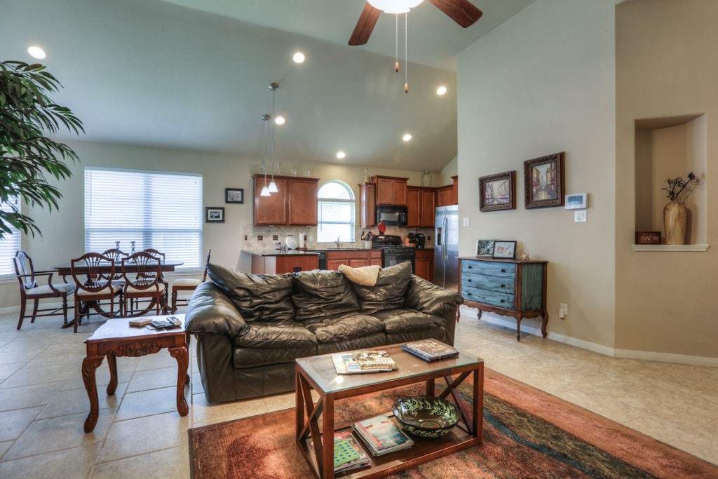 8706 Alicia Drive Property Photo 6