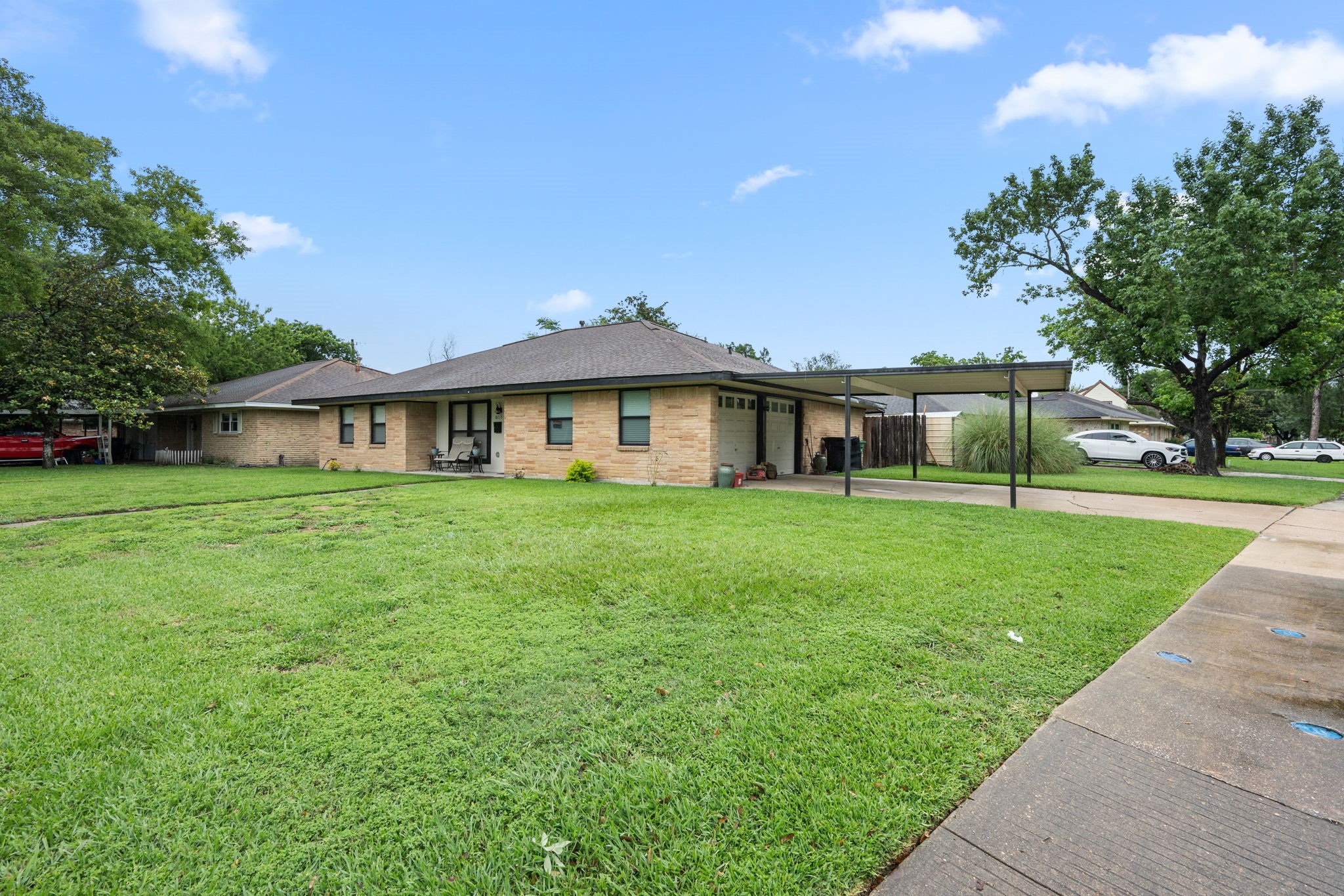 8215 Braes River Drive Property Photo 3