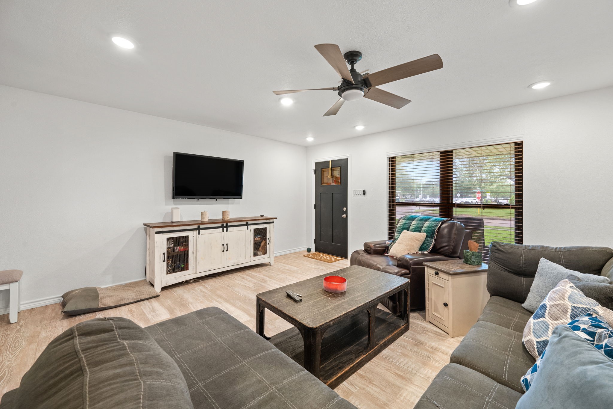 8215 Braes River Drive Property Photo 7