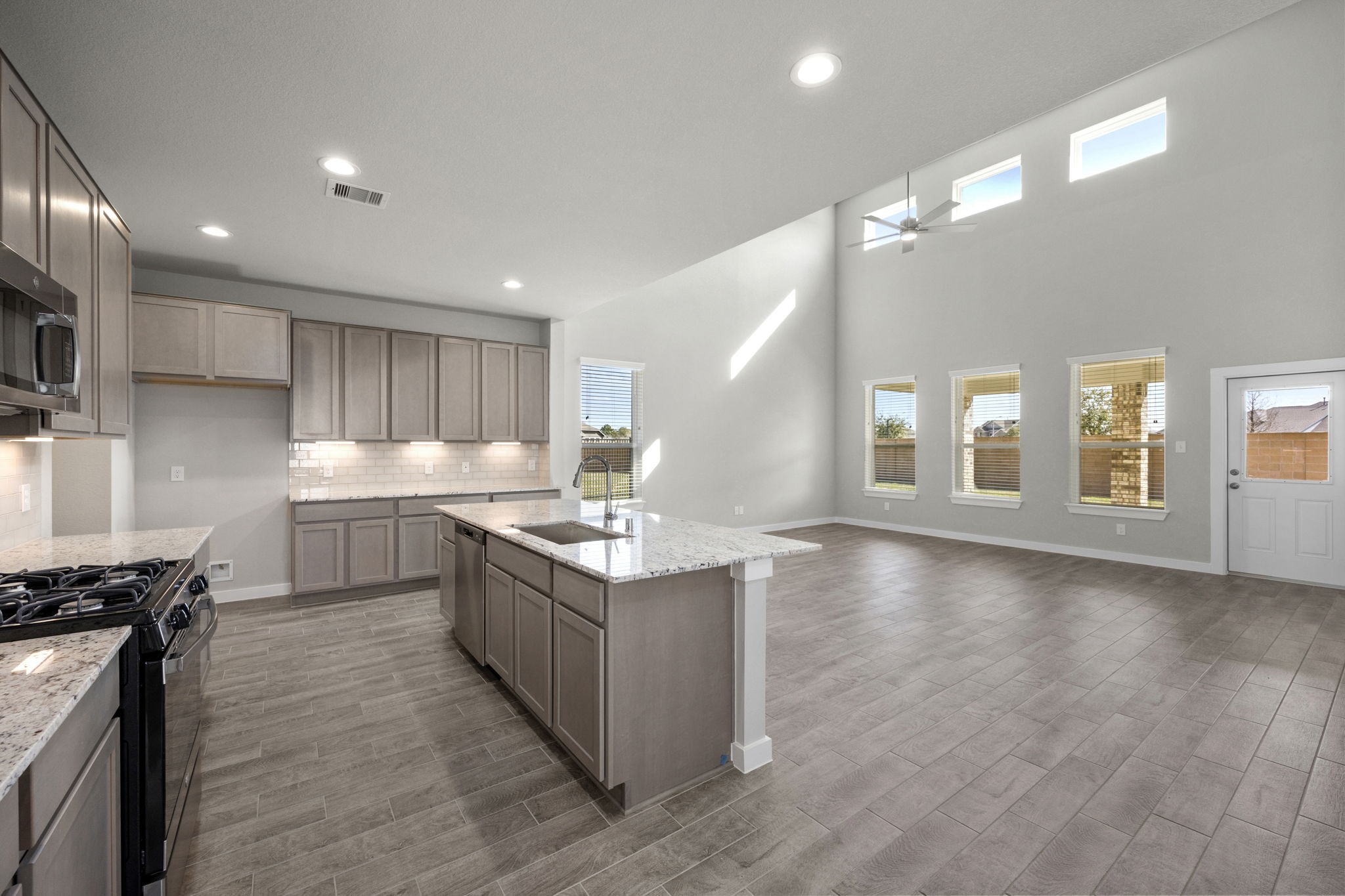 32407 Hamilton Crest Court Property Photo 12
