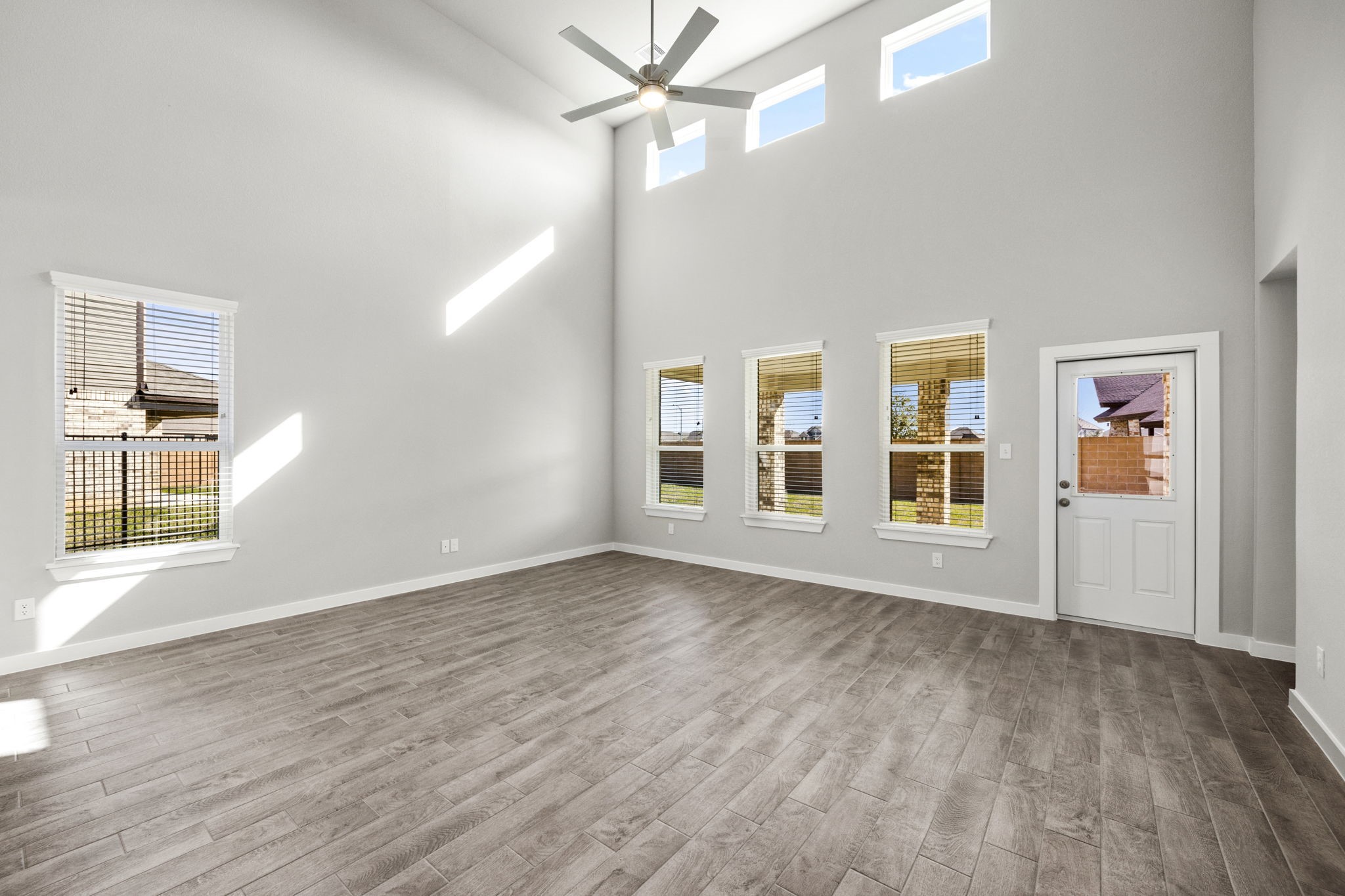 32407 Hamilton Crest Court Property Photo 17