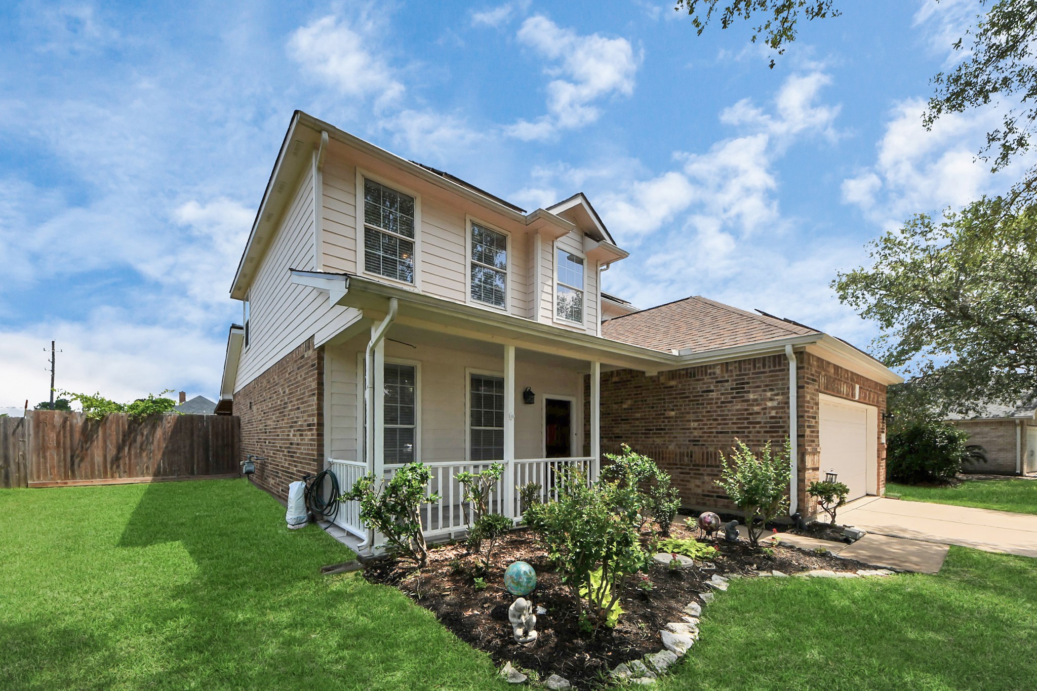 13114 Oak Ledge Drive Property Photo 1