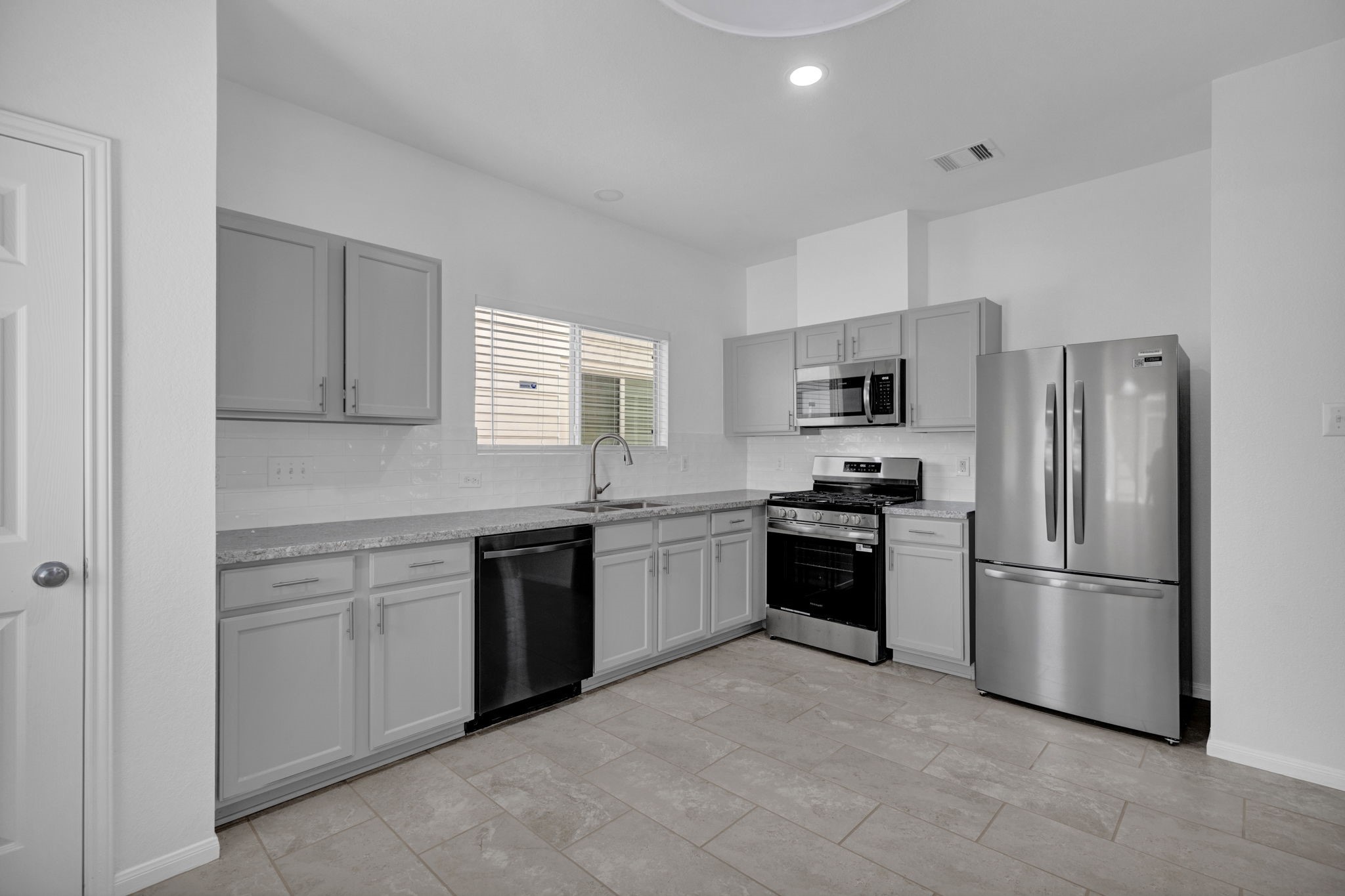11926 Jelicoe Drive Property Photo 5