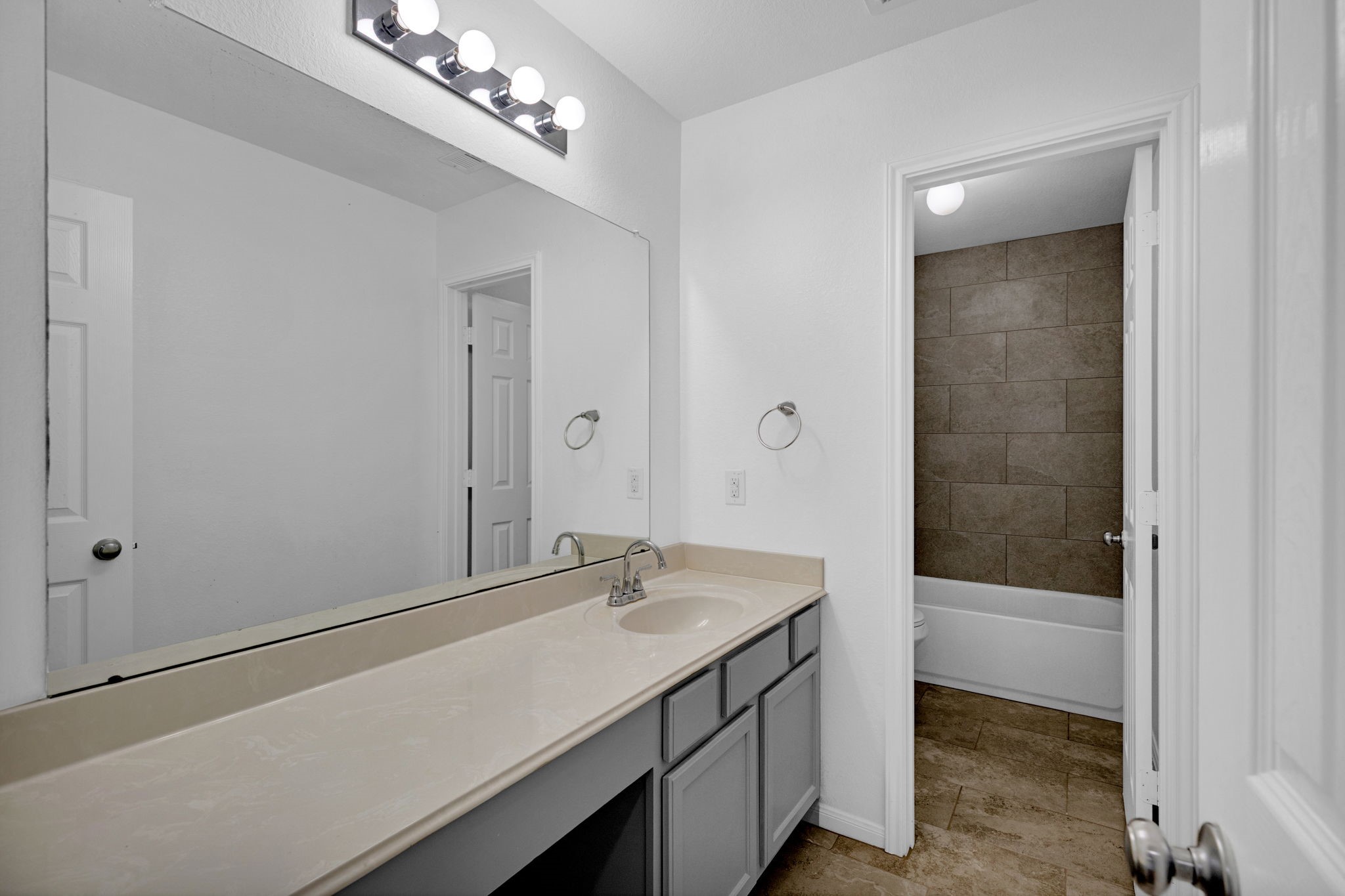11926 Jelicoe Drive Property Photo 21