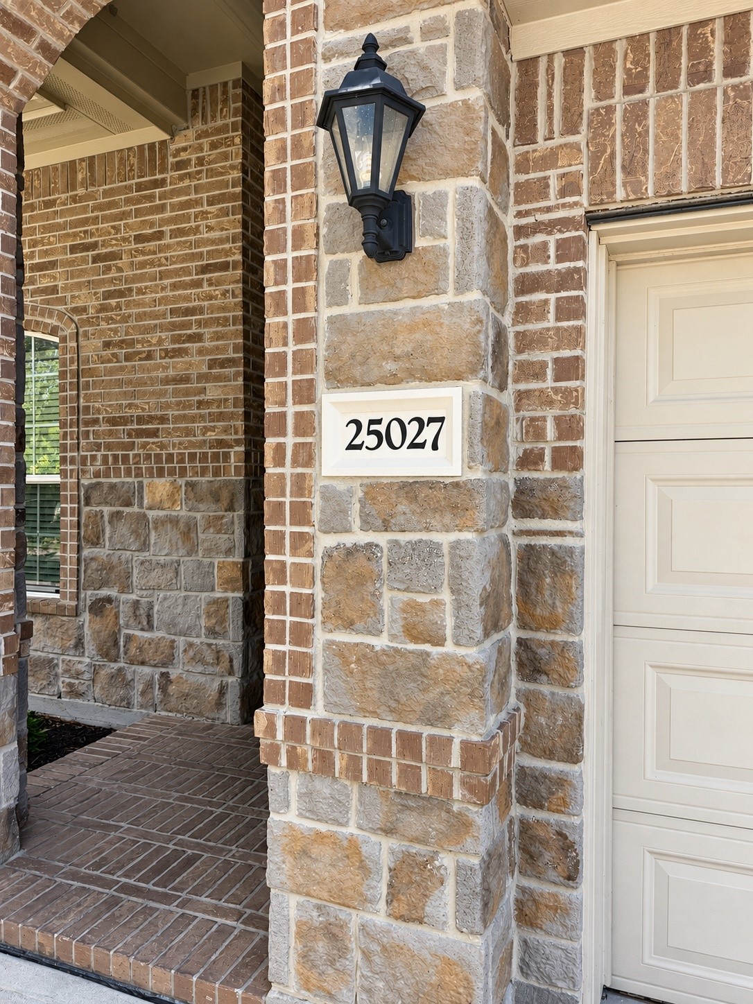 25027 Lakecrest Manor Drive Property Photo 2