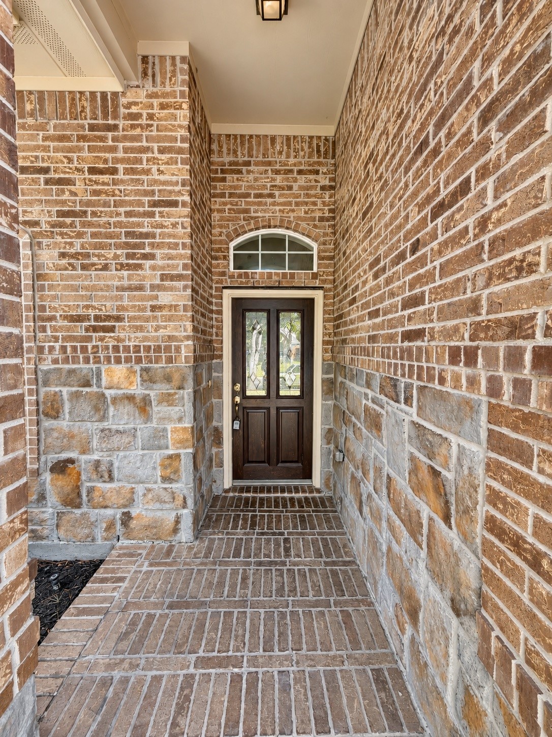 25027 Lakecrest Manor Drive Property Photo 3