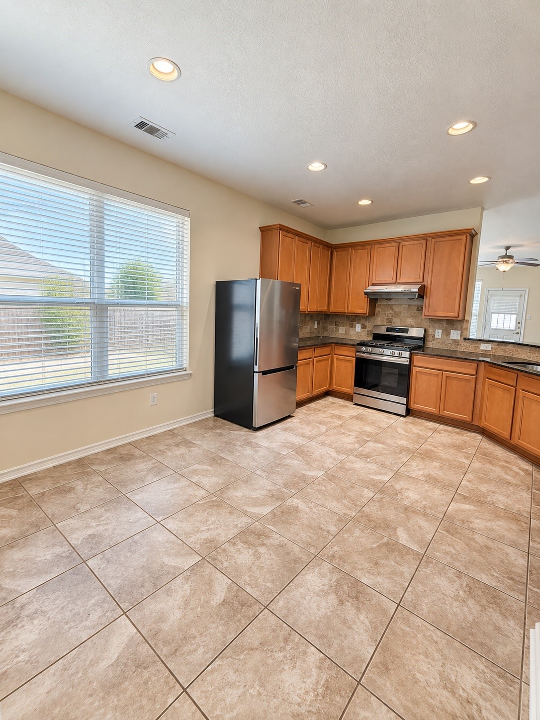 25027 Lakecrest Manor Drive Property Photo 6