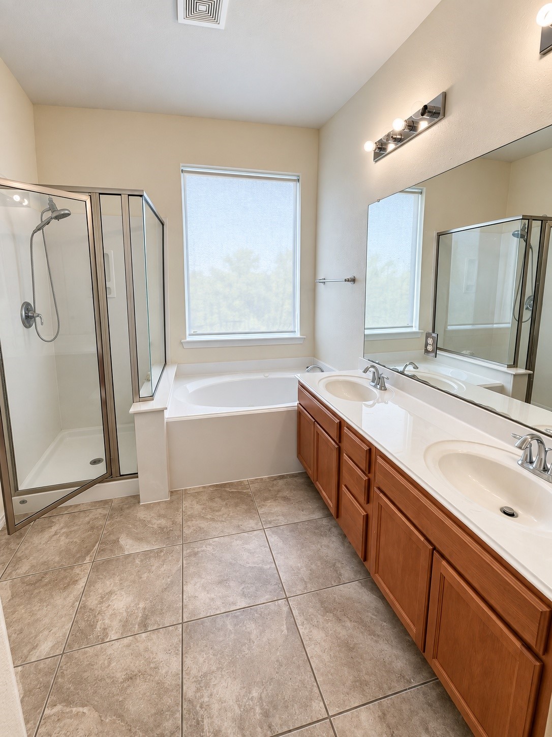 25027 Lakecrest Manor Drive Property Photo 13