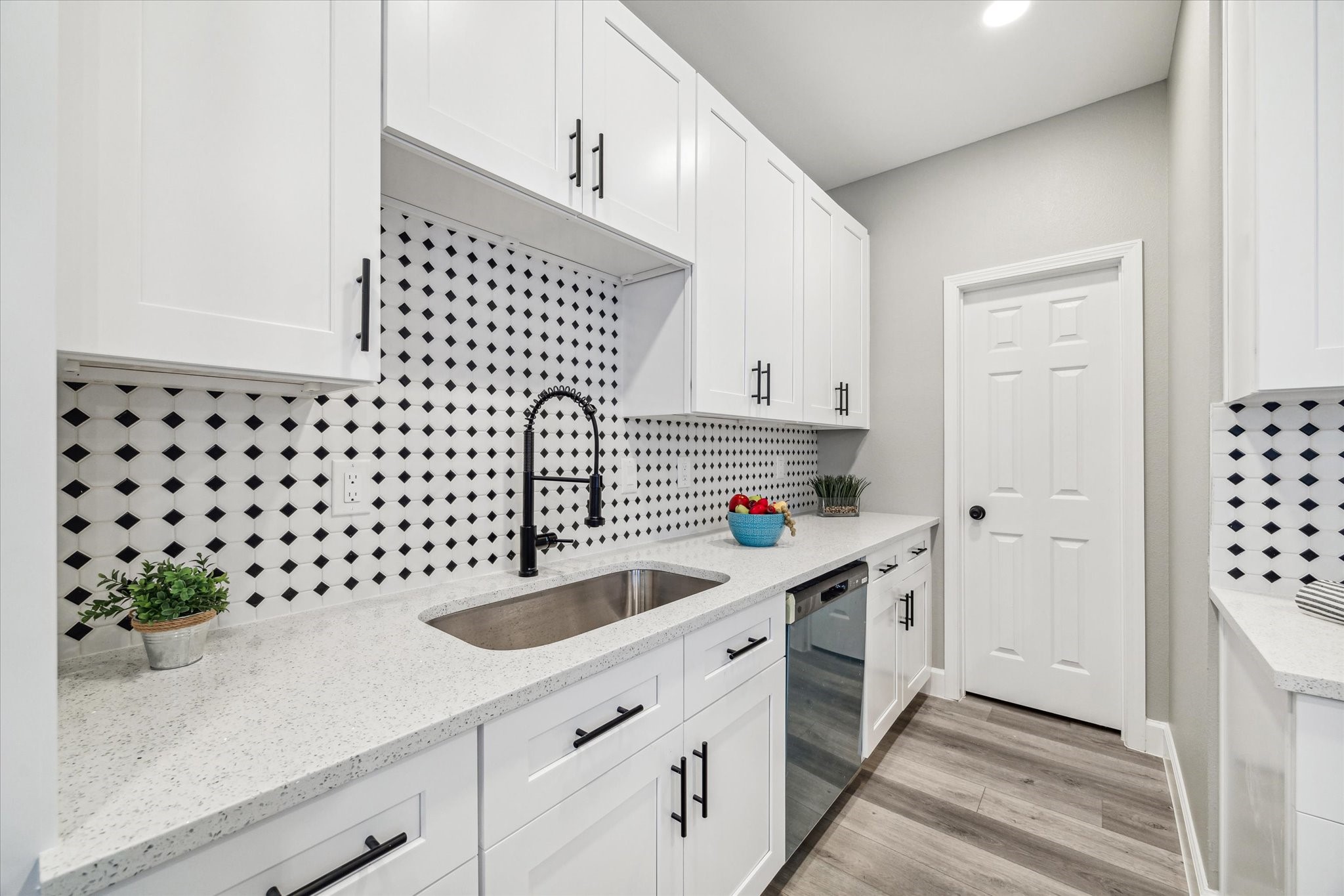 982 Randolph Street A Property Photo 6