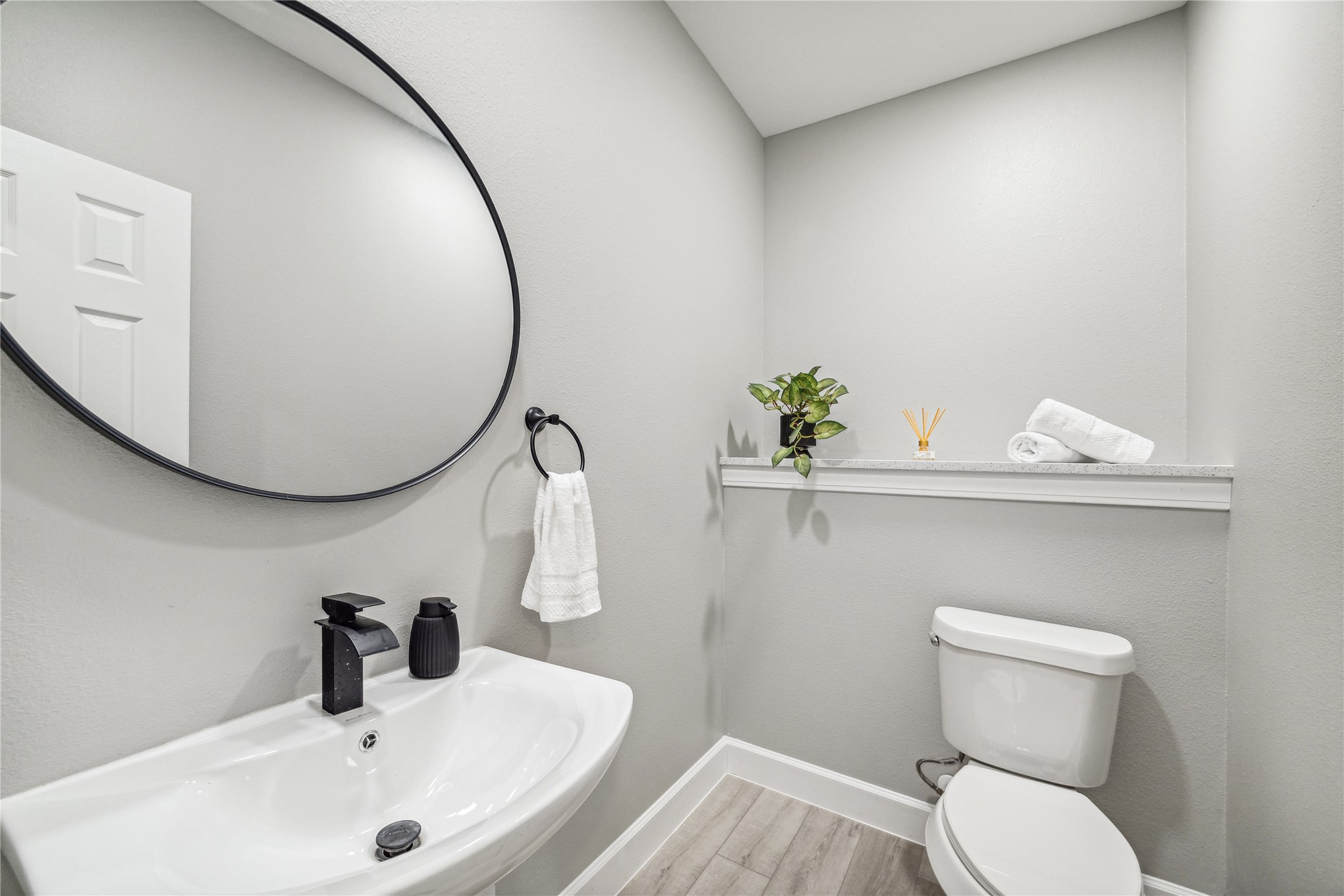 982 Randolph Street A Property Photo 7