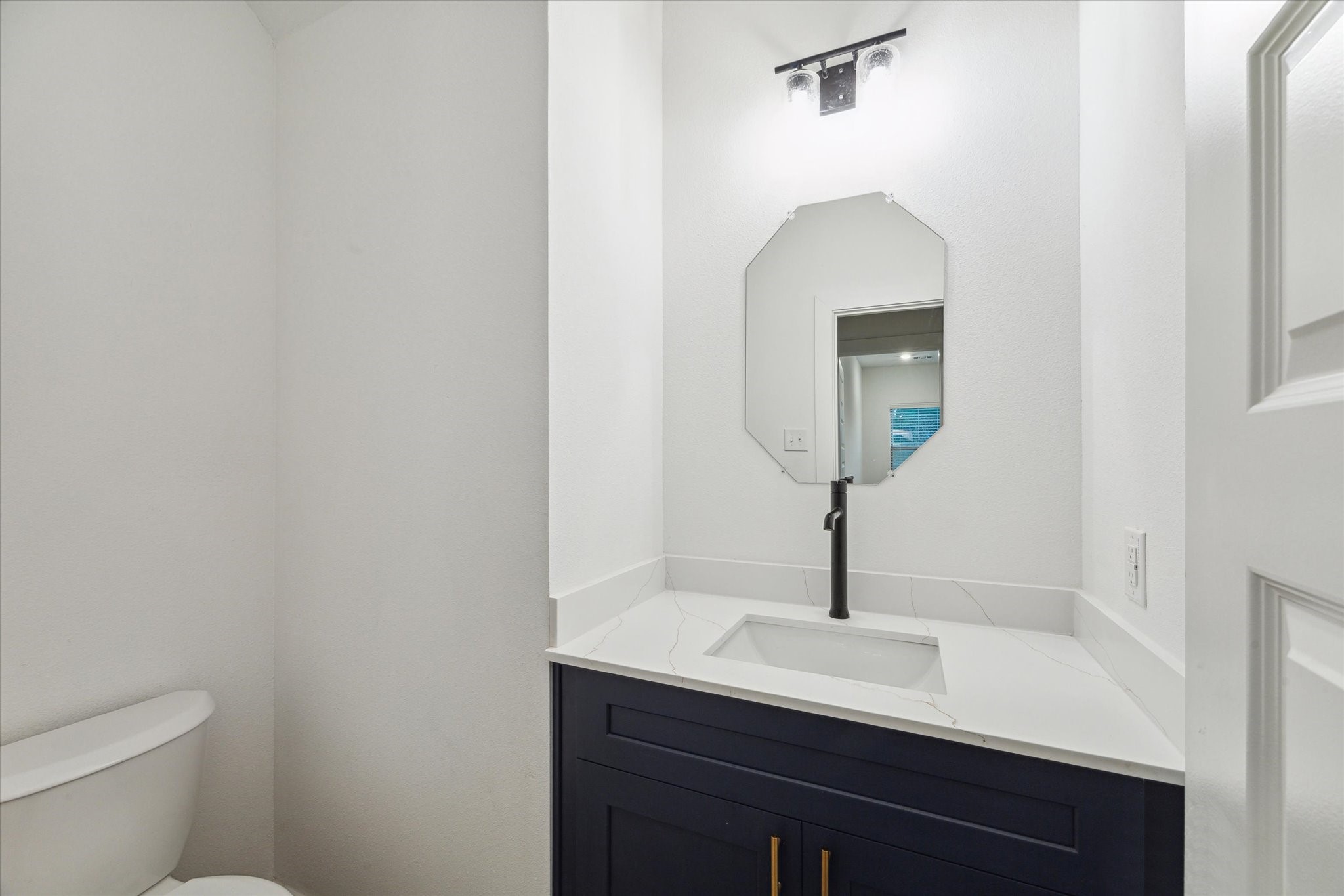 390 Kendall Crest Drive Property Photo 12