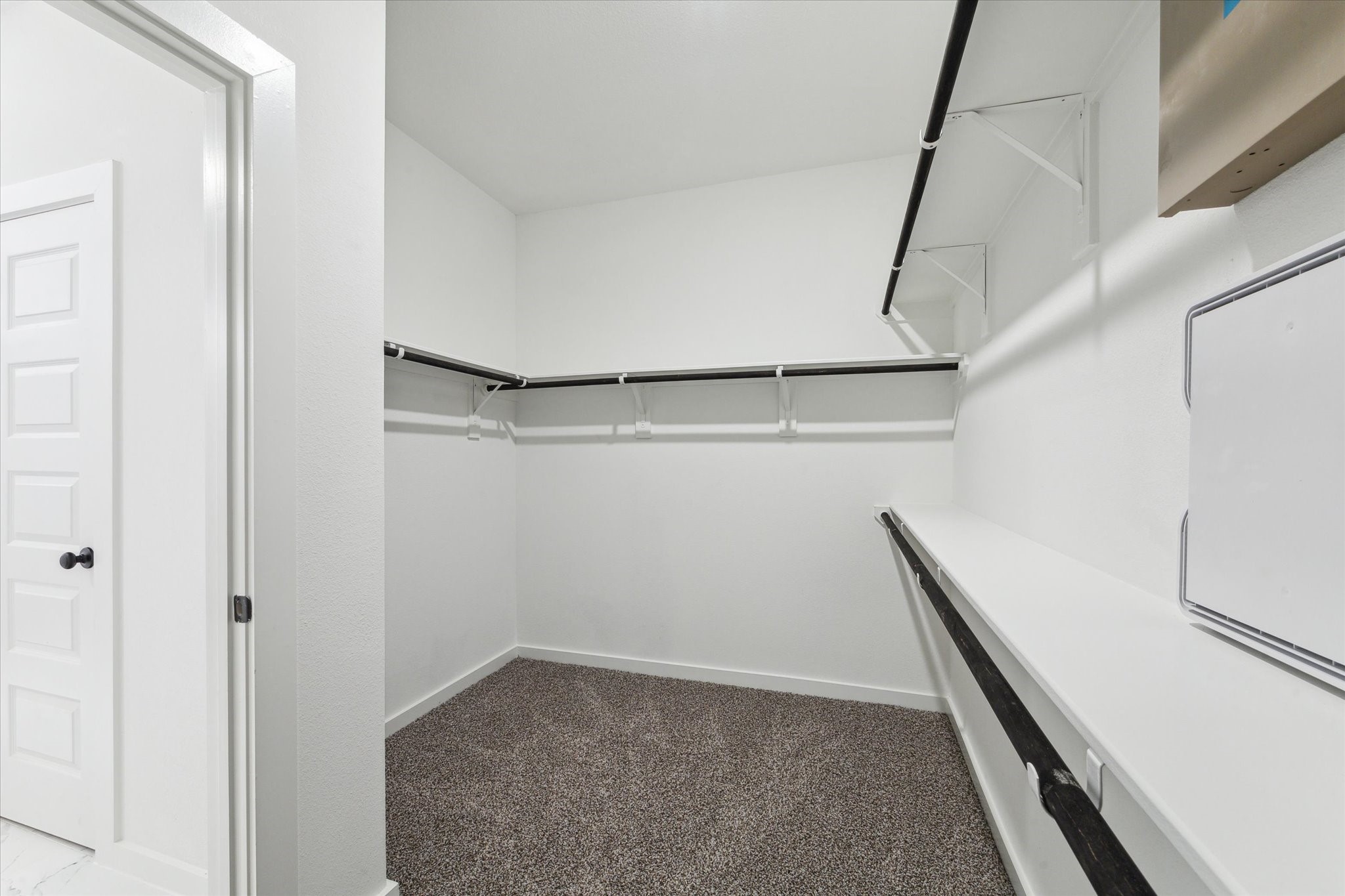 390 Kendall Crest Drive Property Photo 16