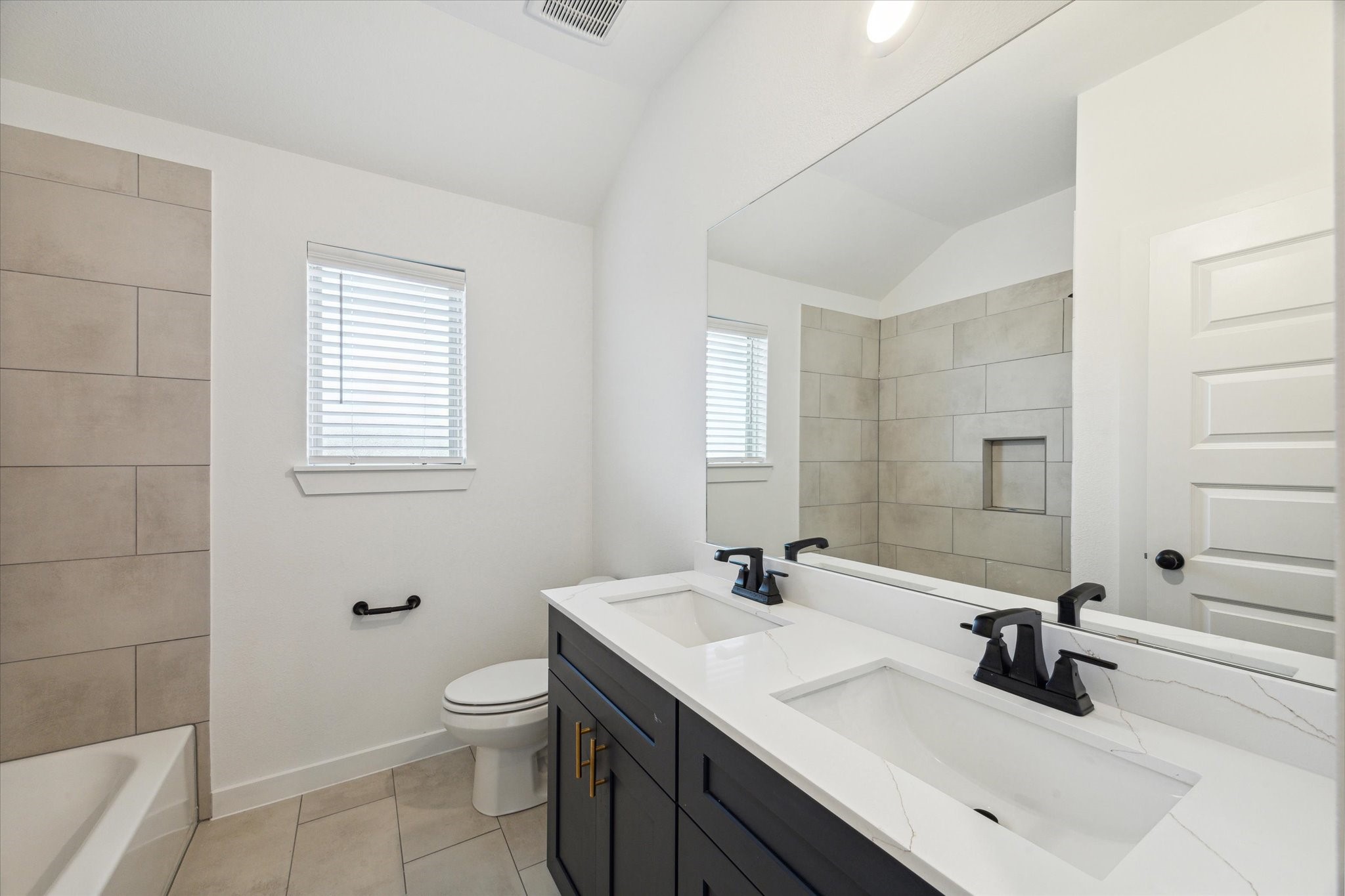 390 Kendall Crest Drive Property Photo 28