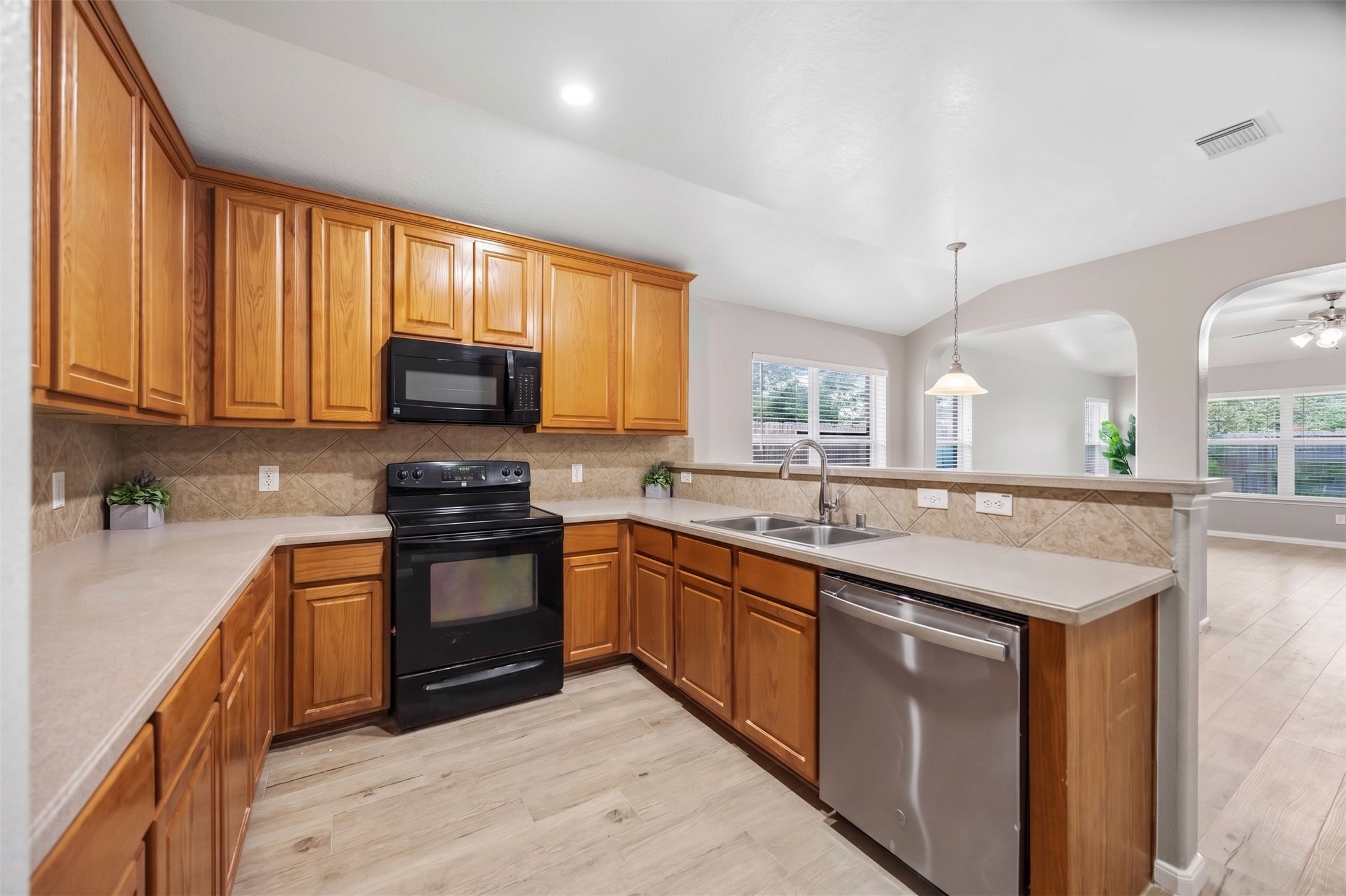 11609 Spill Creek Drive Property Photo 6