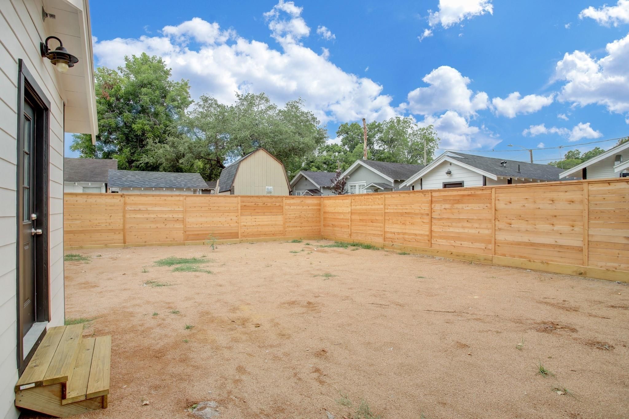 6107 N Main St Property Photo 14