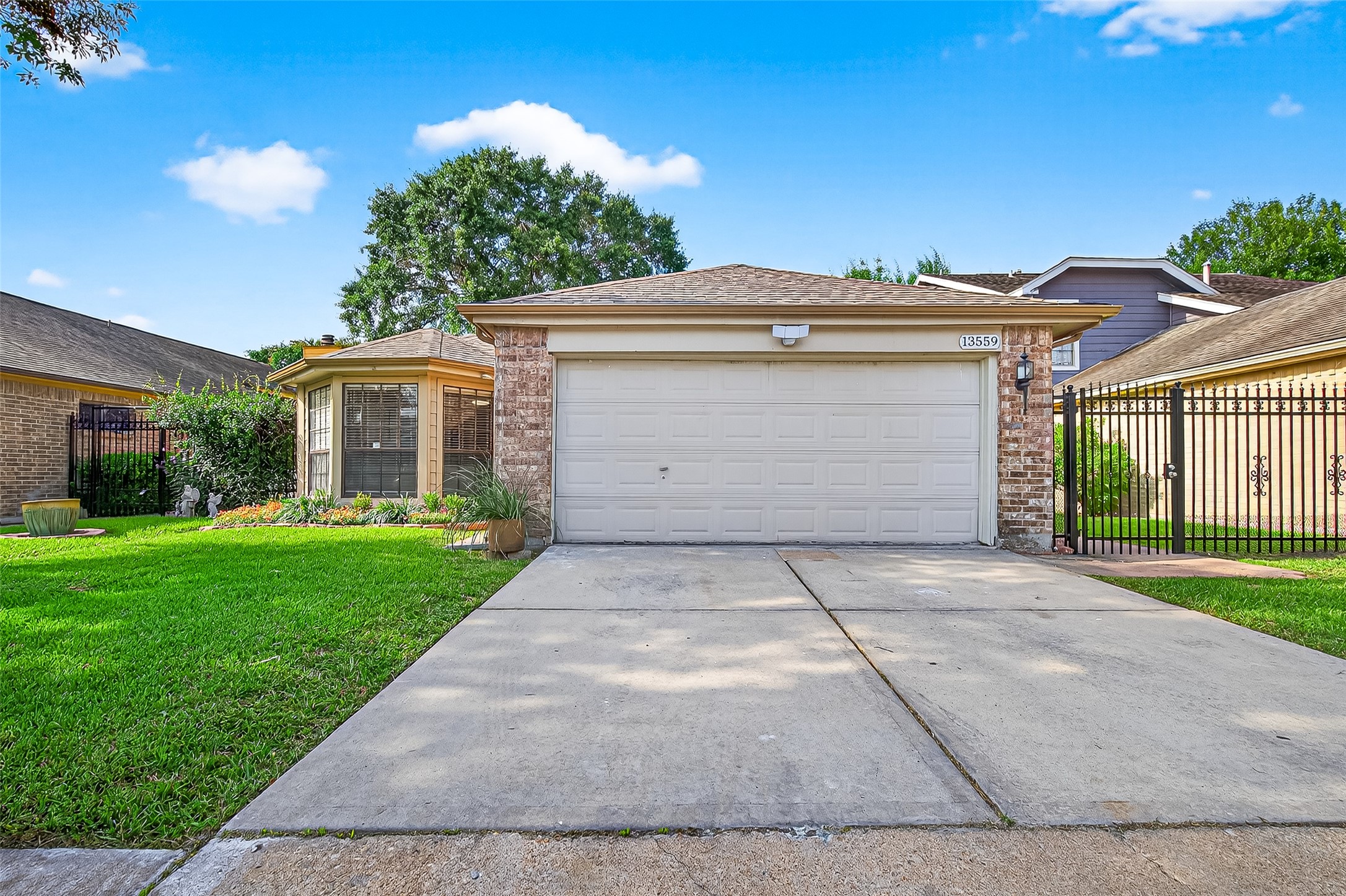 13559 Portobello Drive Property Photo 1