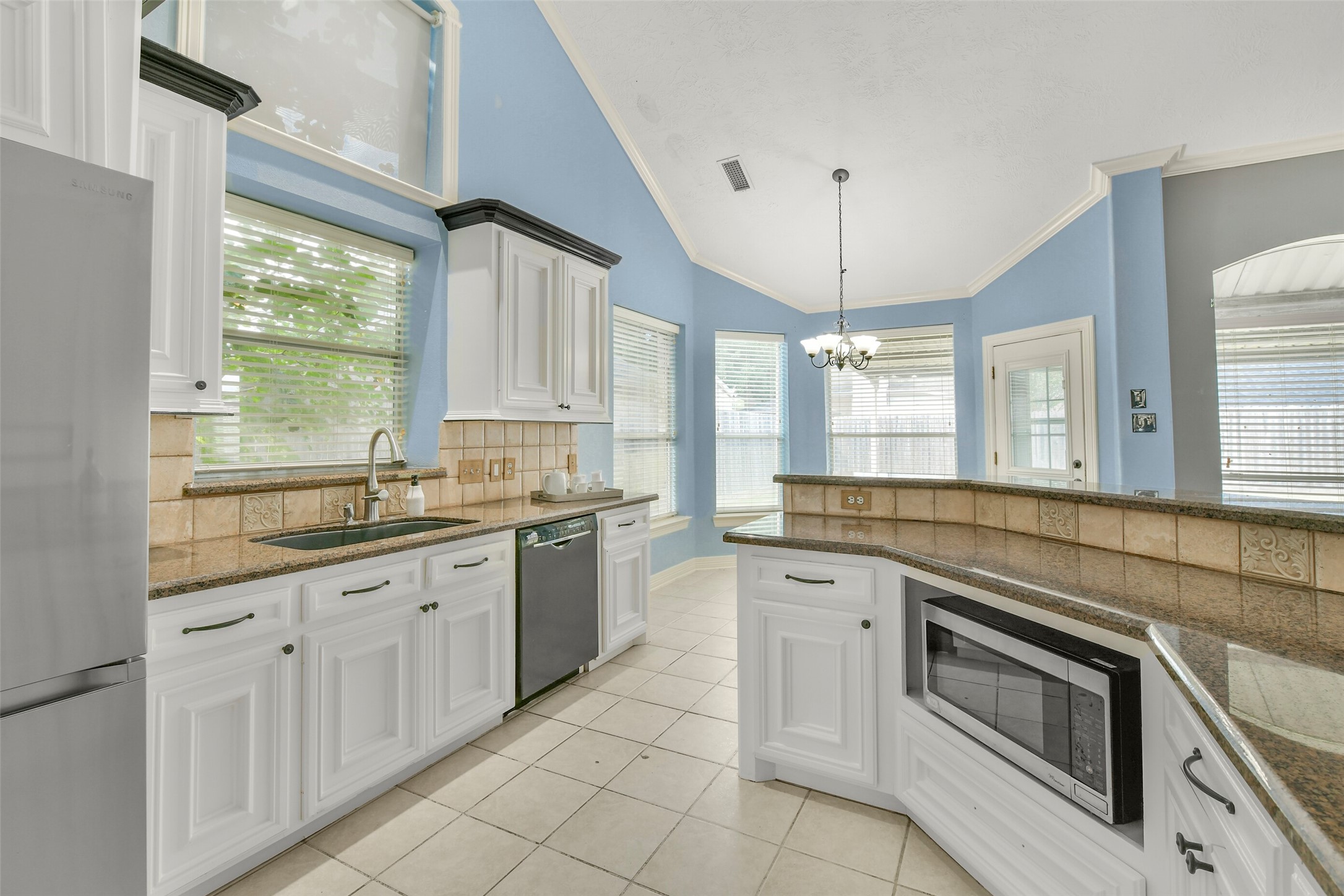 11003 Pinewood Court Property Photo 7