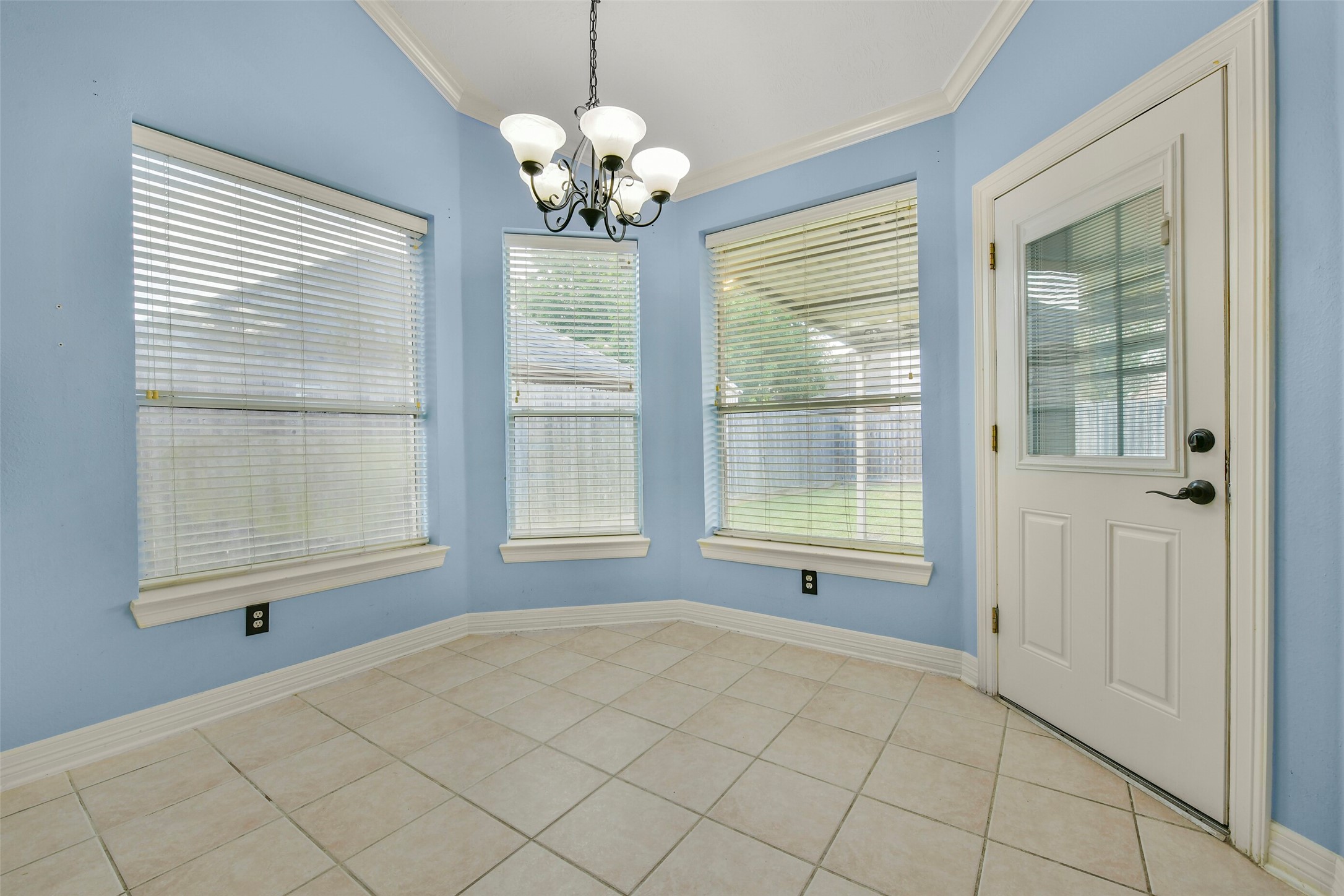 11003 Pinewood Court Property Photo 9