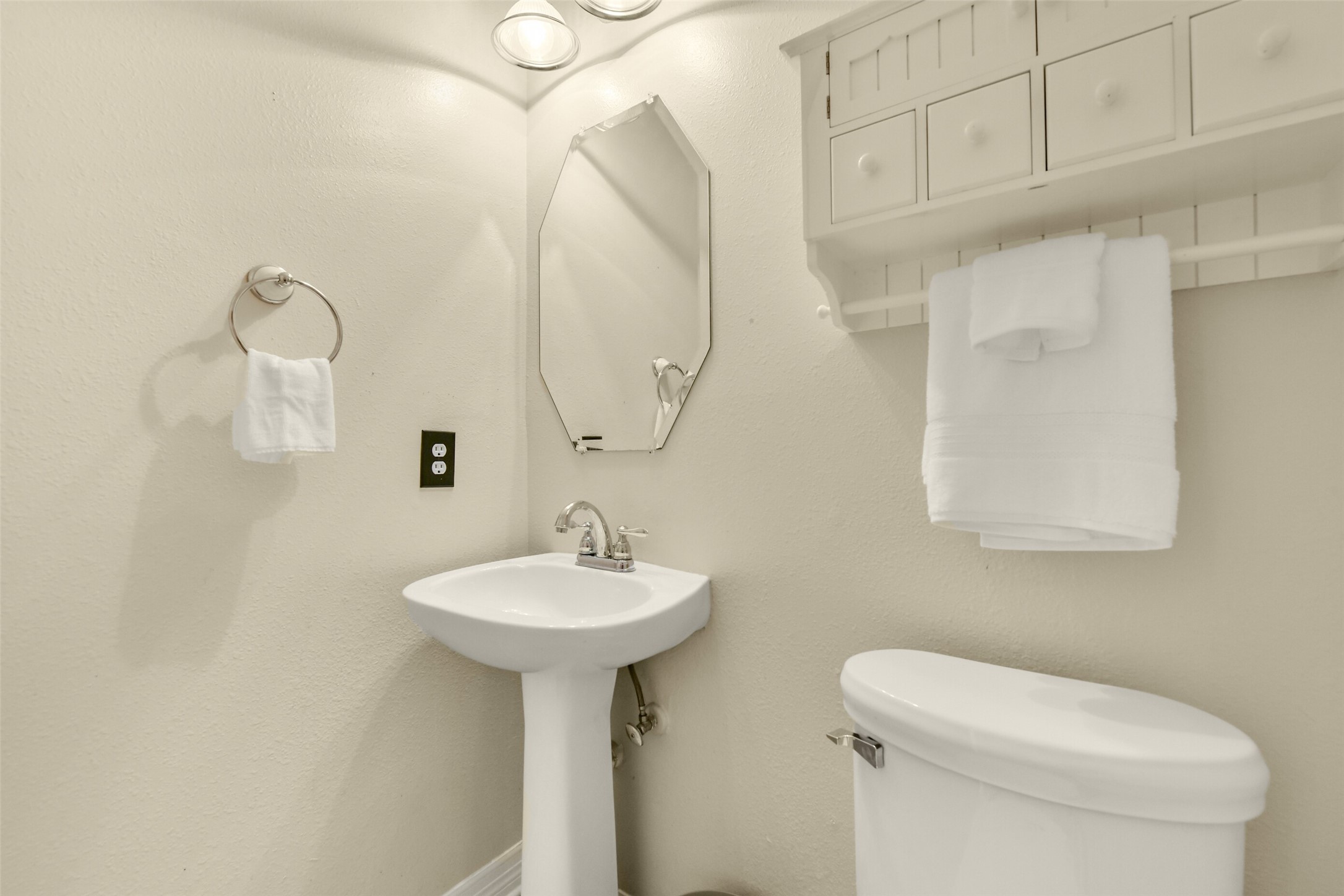 11003 Pinewood Court Property Photo 13