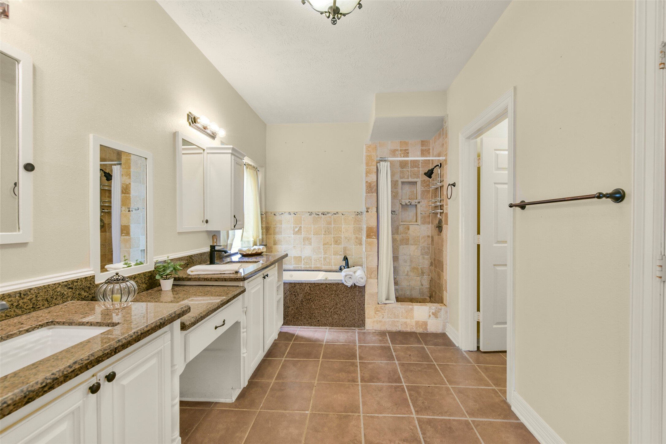 11003 Pinewood Court Property Photo 17