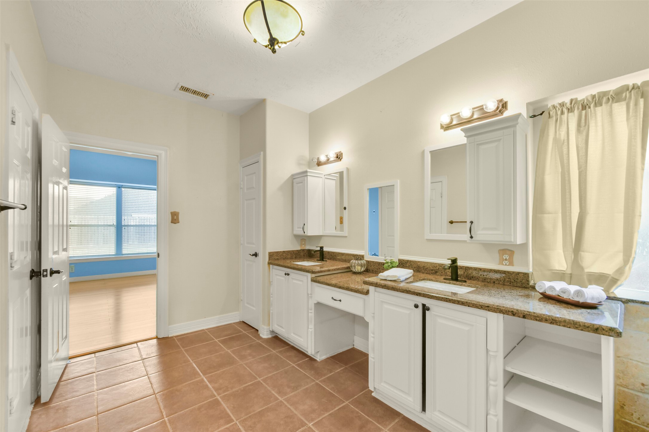 11003 Pinewood Court Property Photo 18