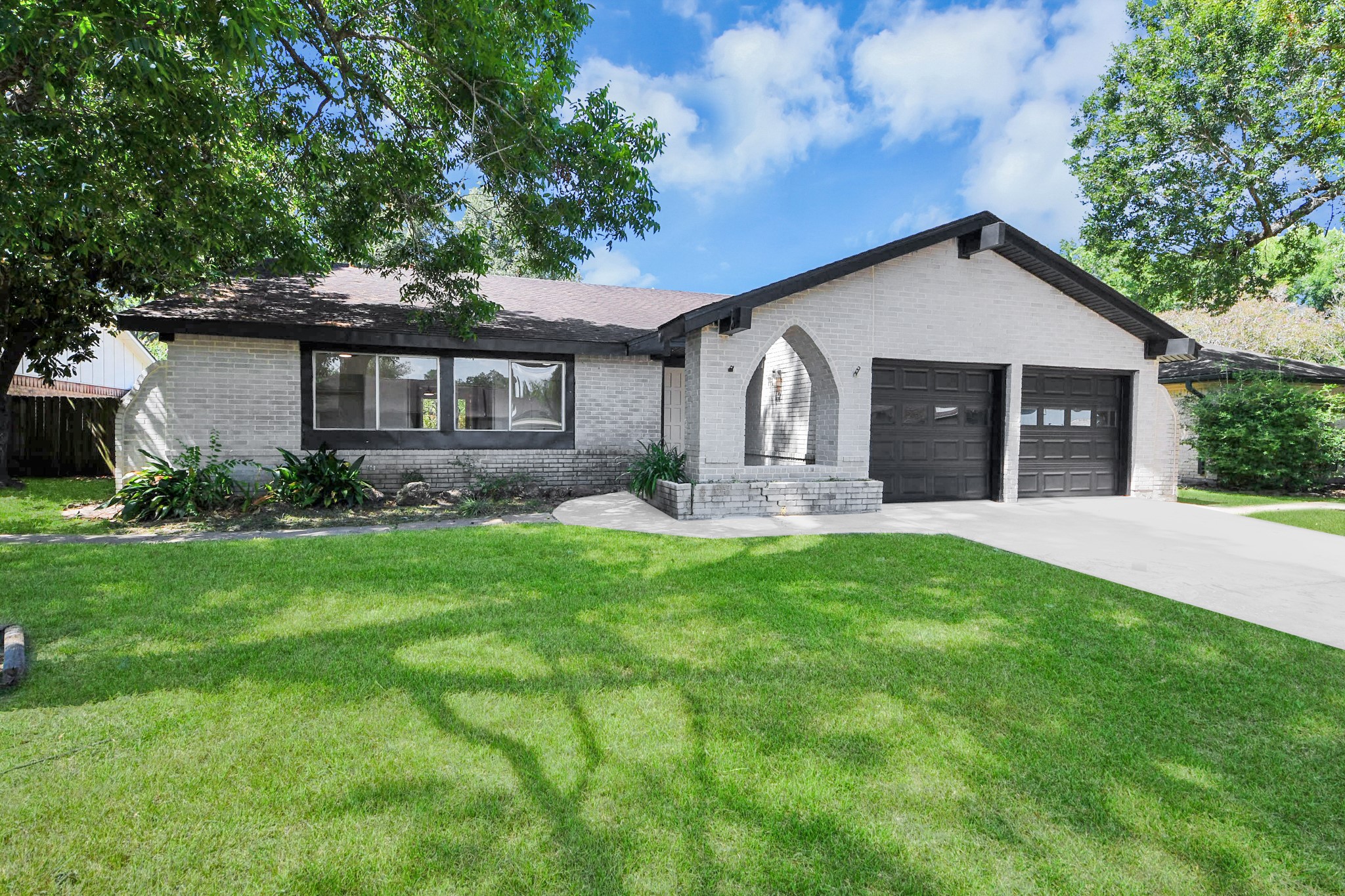 16427 Hickory Knoll Drive Property Photo 3