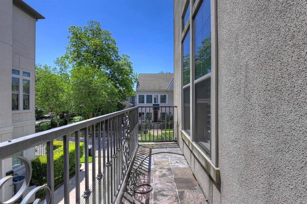 2406 Wroxton Road Property Photo 6