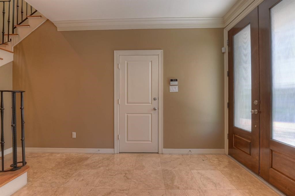 2406 Wroxton Road Property Photo 8