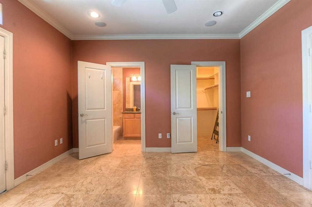 2406 Wroxton Road Property Photo 10