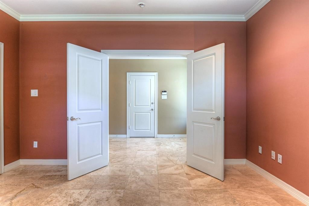 2406 Wroxton Road Property Photo 11