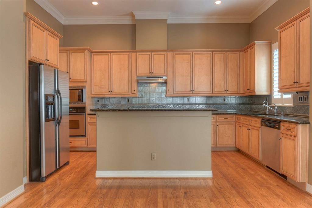 2406 Wroxton Road Property Photo 18