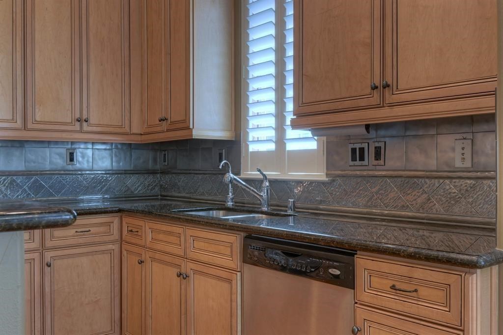 2406 Wroxton Road Property Photo 19