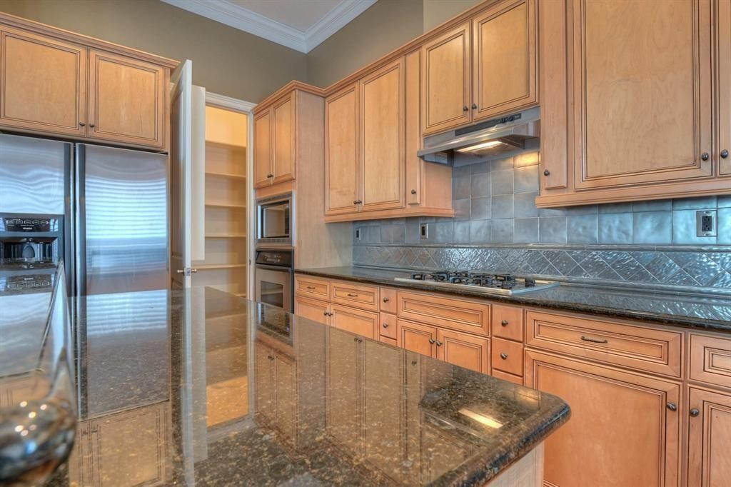 2406 Wroxton Road Property Photo 20