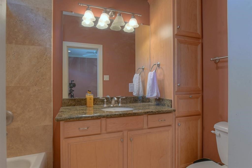 2406 Wroxton Road Property Photo 26