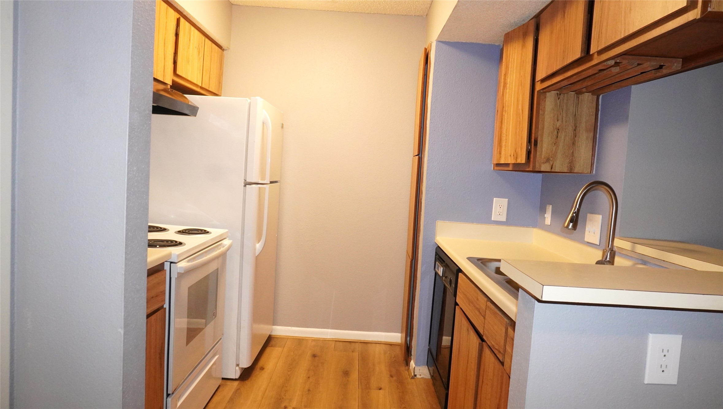 3919 Fairmont Parkway 208 Property Photo 2